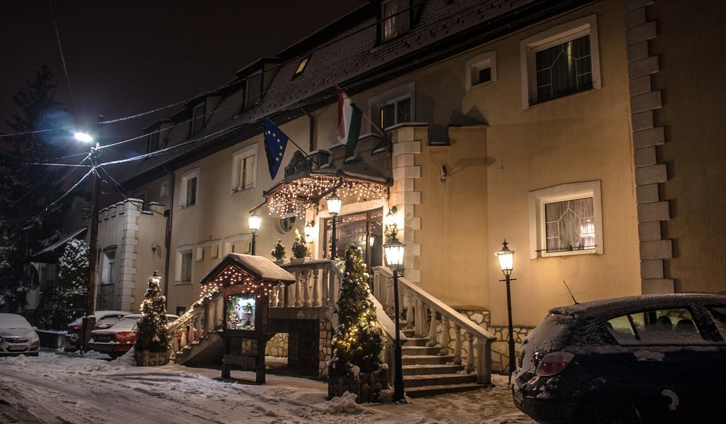 Kikelet Club Hotel Mişcolţ Exterior foto
